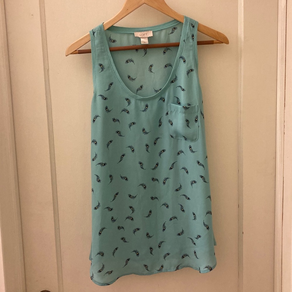 Loft Outlet pocket tank. Lightly used.